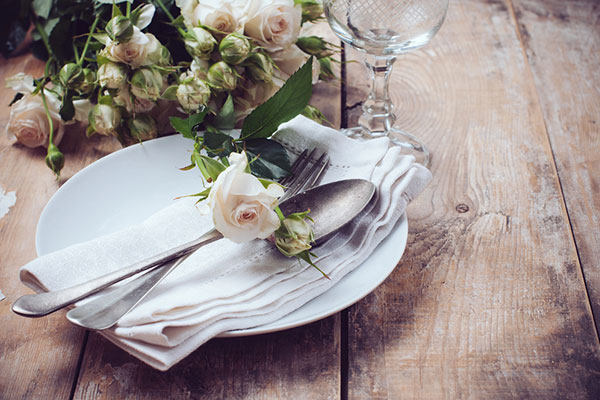 Come organizzare una cena romantica per l'anniversario
